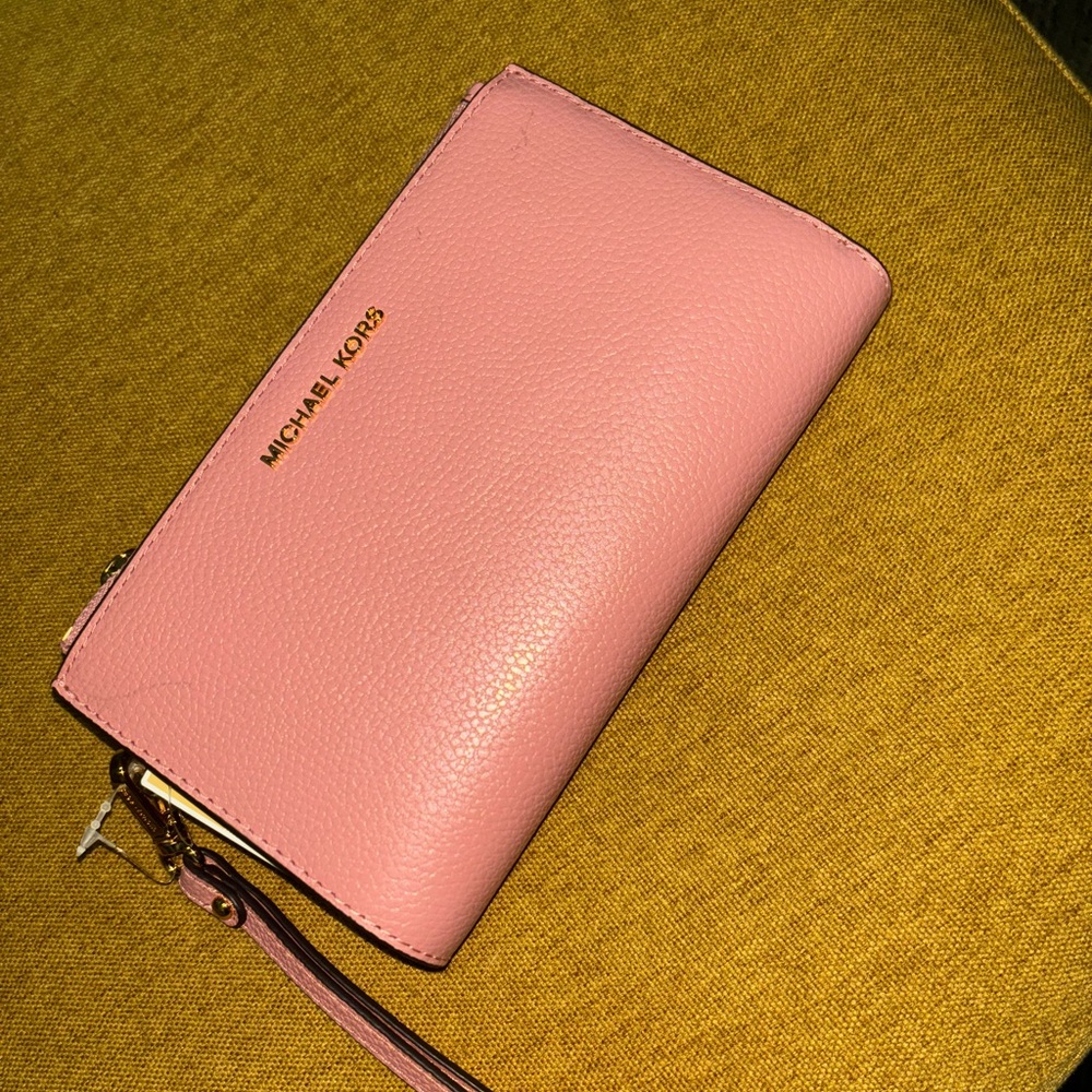 COPY - NWT MICHAEL KORS WALLET